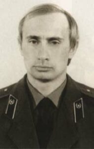 Vladimir Putin, Foto: 1980, Vladimir Putin in KGB uniform -  Kremlin.ru